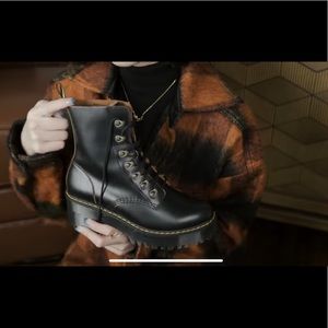 Dr Martens Leona Boots